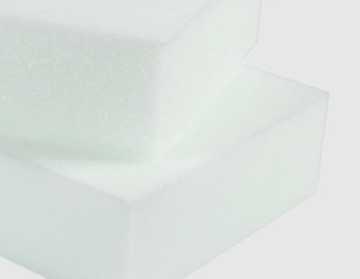 SOFTFOAM - крупноячеистая пена с улучшенными показателями эластичности и восстановления после нагрузки. Главная его задача - обеспечить мягкость и упругость матраса.