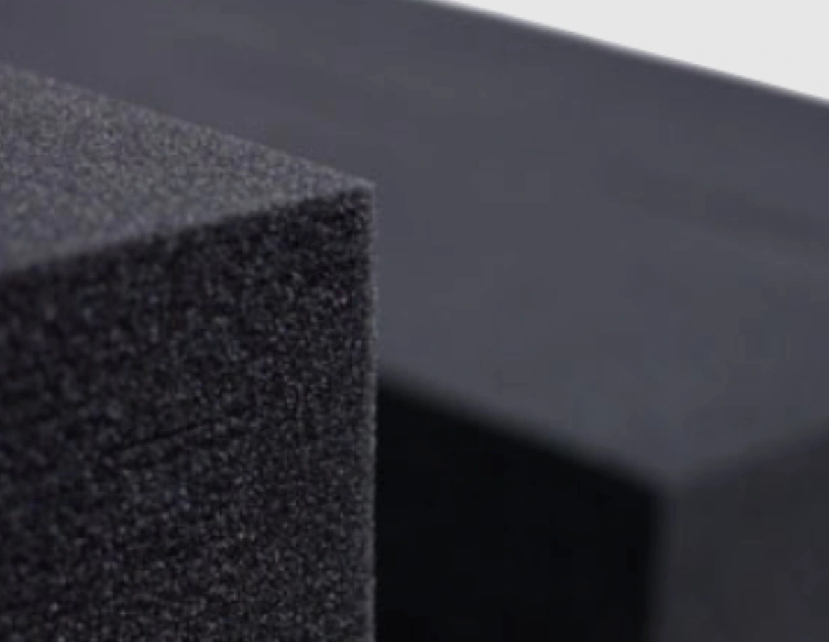 CARBONEFOAM - Пена хорошо пропускает воздух, а угольная пропитка обеспечивает антибактериальный эффект - исключает появление вредных микроорганизмов и нейтрализует запахи.