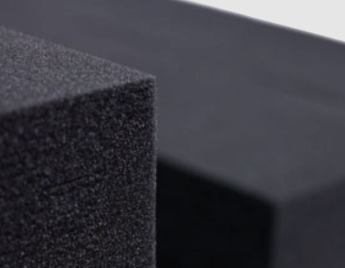 CARBONEFOAM - Пена хорошо пропускает воздух, а угольная пропитка обеспечивает антибактериальный эффект - исключает появление вредных микроорганизмов и нейтрализует запахи.