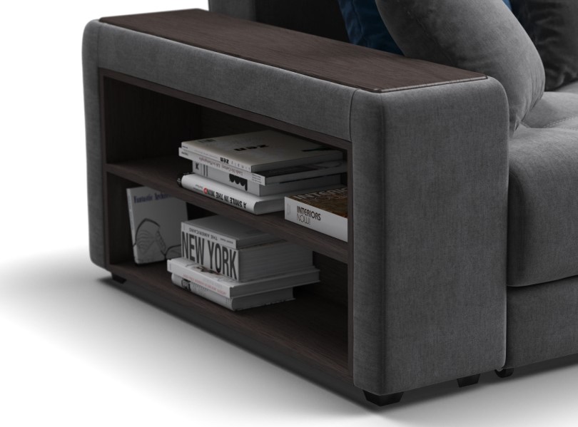 Широкие подлокотники с МДФ накладками, в одном из которых встроены полочки для хранения необходимых мелочей.